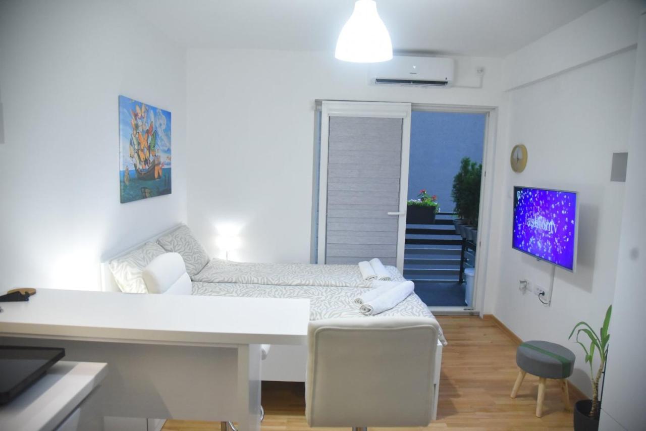 Dekart 2 Apartment Ni Dış mekan fotoğraf