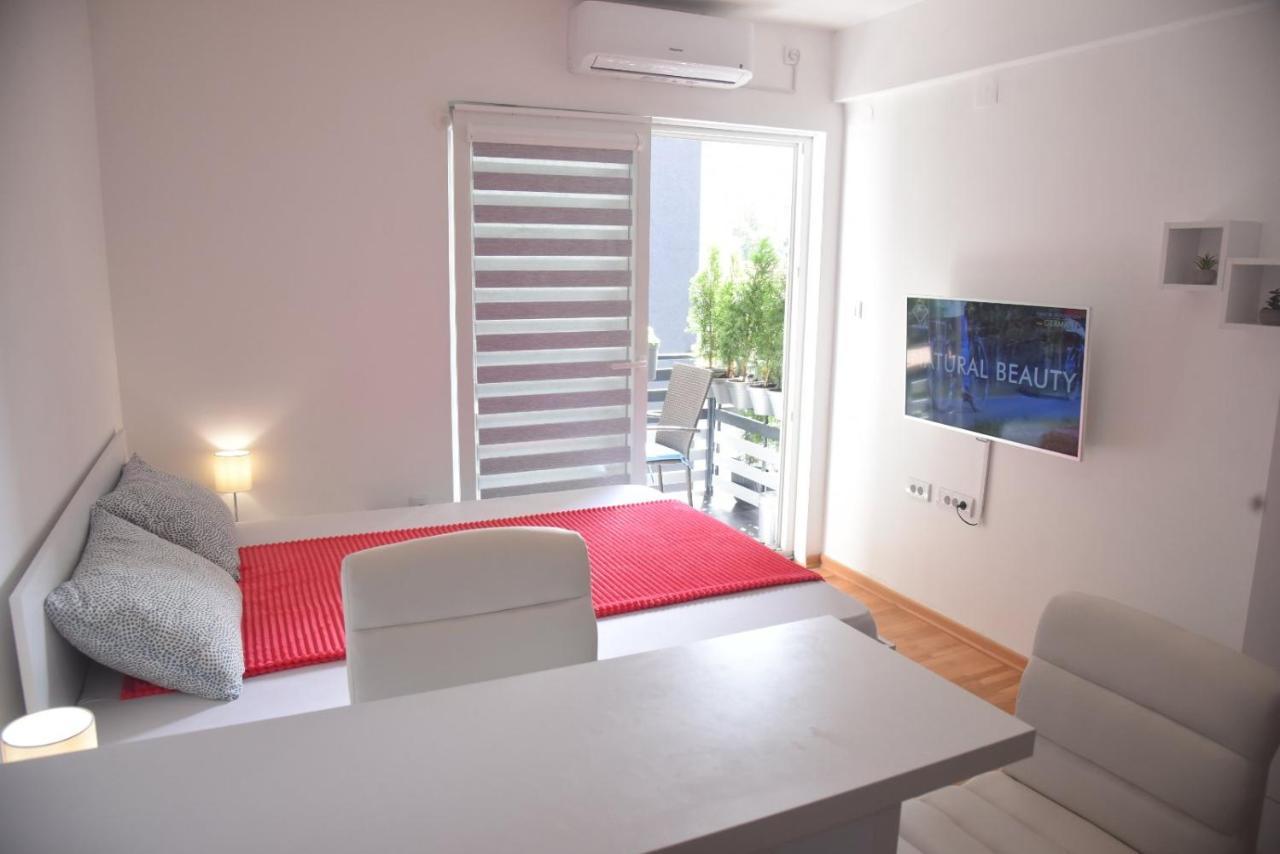 Dekart 2 Apartment Ni Dış mekan fotoğraf