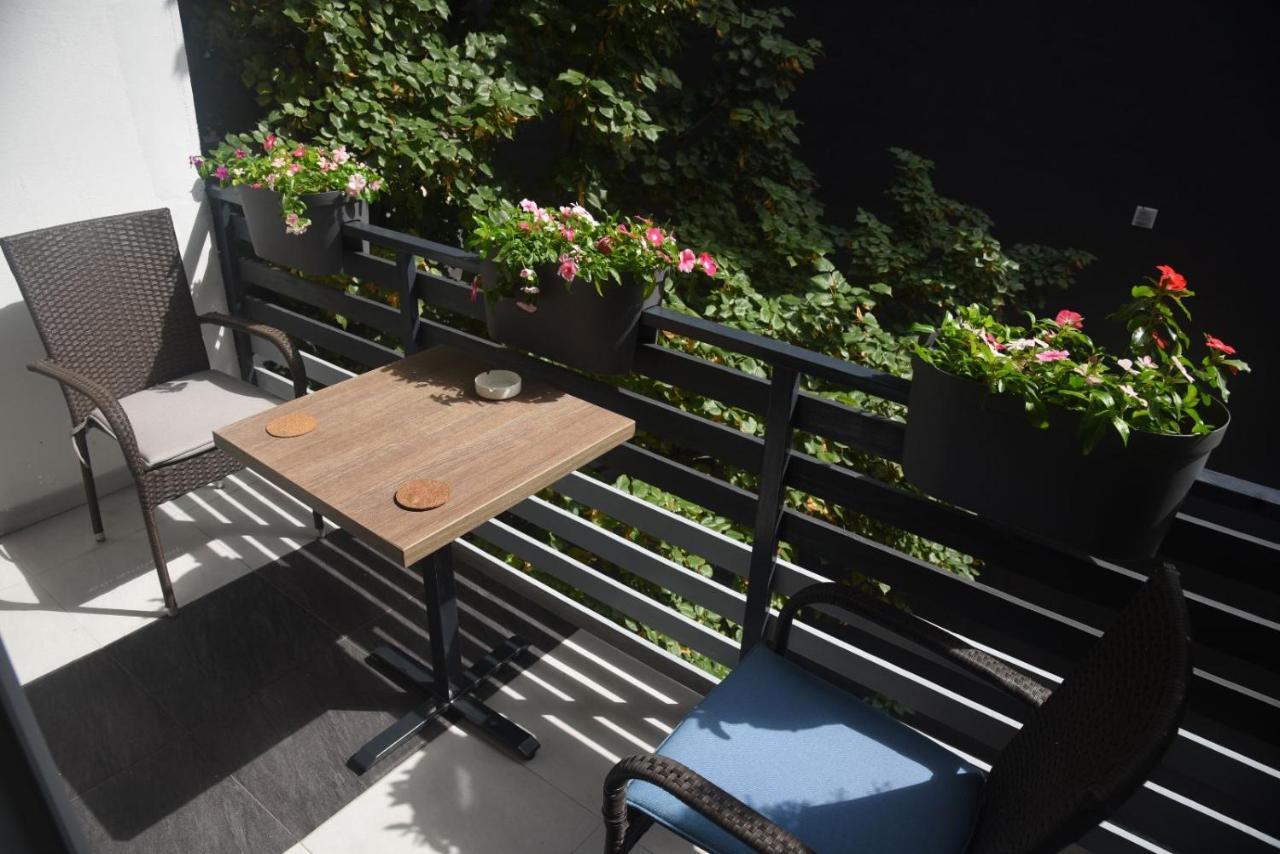 Dekart 2 Apartment Ni Dış mekan fotoğraf