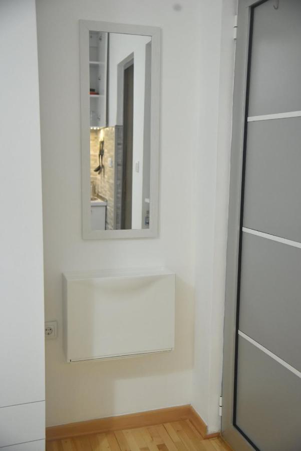 Dekart 2 Apartment Ni Dış mekan fotoğraf