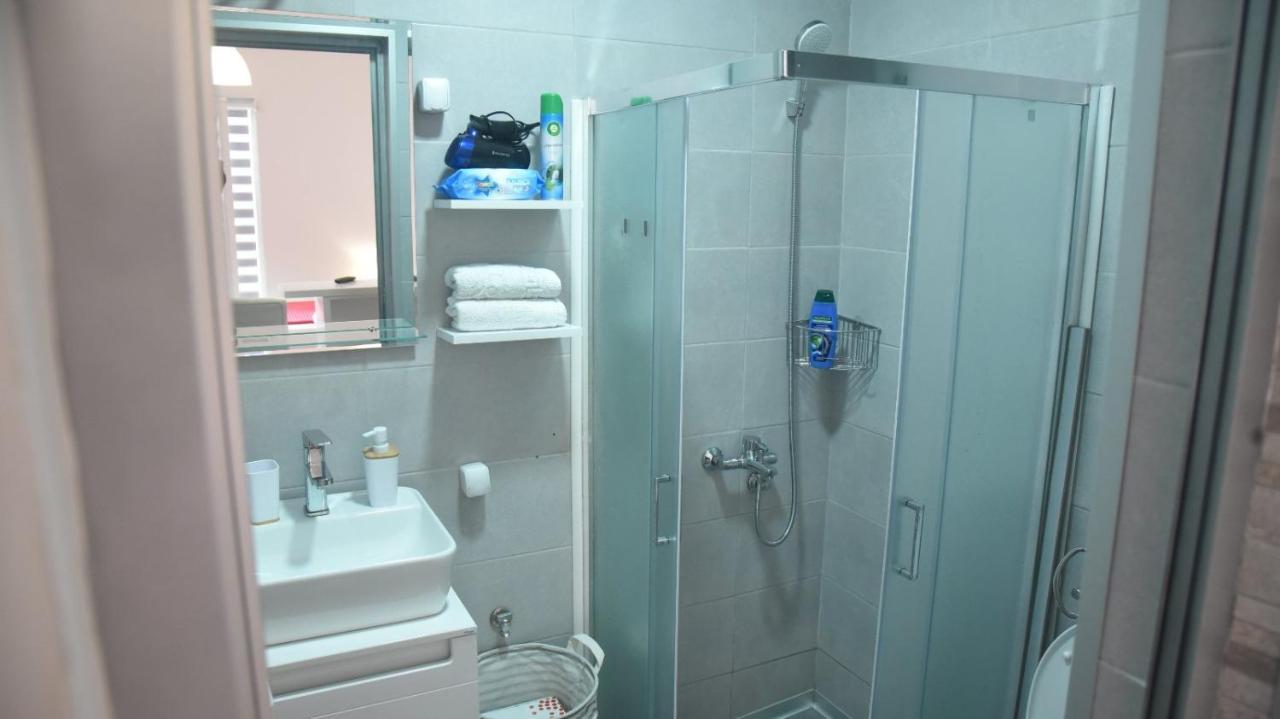 Dekart 2 Apartment Ni Dış mekan fotoğraf